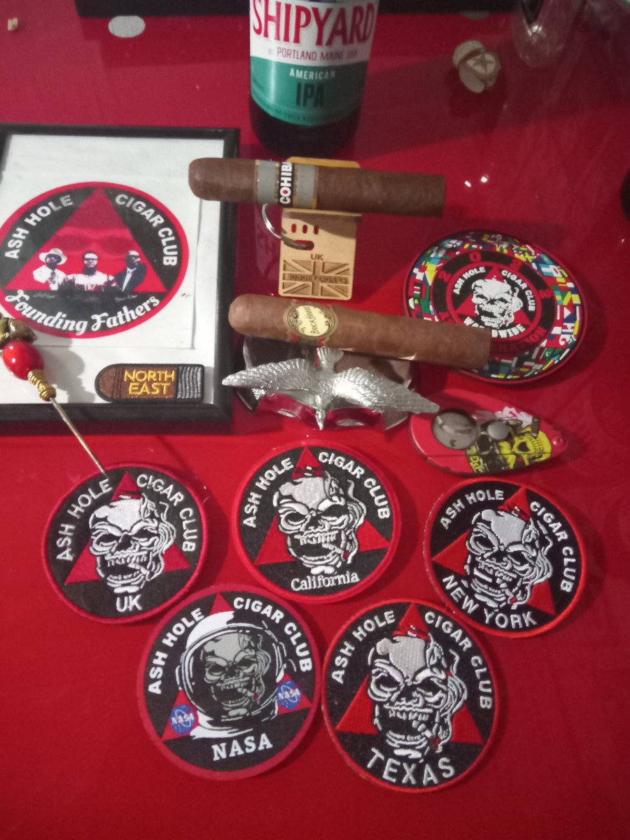 streaky600's tweet photo. Herf night, keep it Smokey #BOTL #SOTL #ASHHOLES BRICKHOUSE ROBUSTO IS THE ROUNDTABLE STICK 👍 https://t.co/nb8SCCOrDA