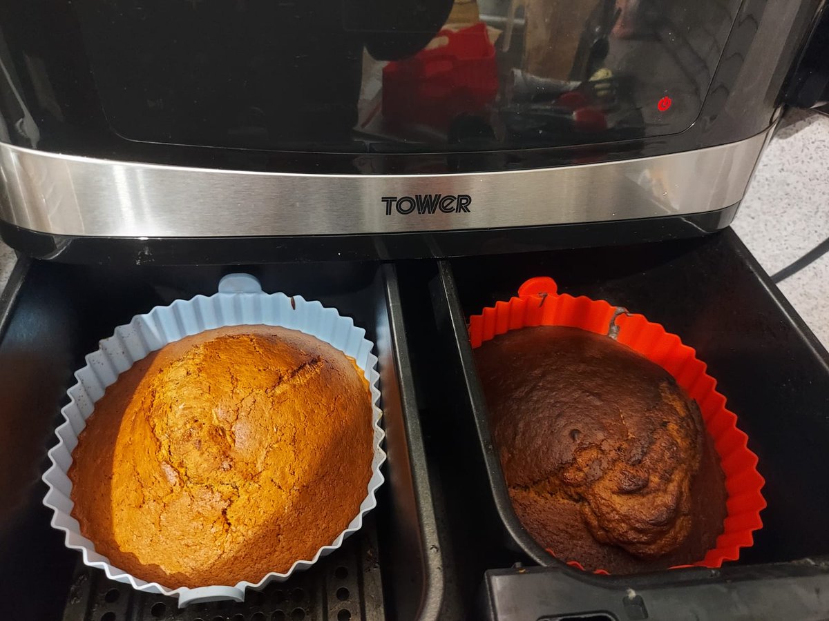 coley_10's tweet photo. @TowerHousewares think you need to sort out your double air fryer..... Match cook- I think not! I have been moaning since I got it, that I felt when you use double it doesn't cook as well - making a cake proves this now!!! https://t.co/oUxZjd92fp