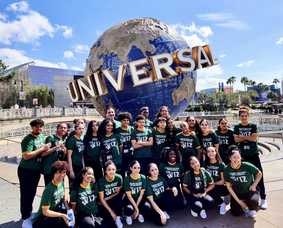 LPS_Education's tweet photo. Lawrence  High Theater is back from the National Performing Arts Festival — with much heavier luggage 🏆🏆🏆

Congratulations to everyone @Lawrence_LHS and @we_are_ALA on a great trip &amp; well-earned honors:
Excellence in Artistry, Best Female Soloist, Best Performance Medal x4🏅 https://t.co/XoxGPtjaS4