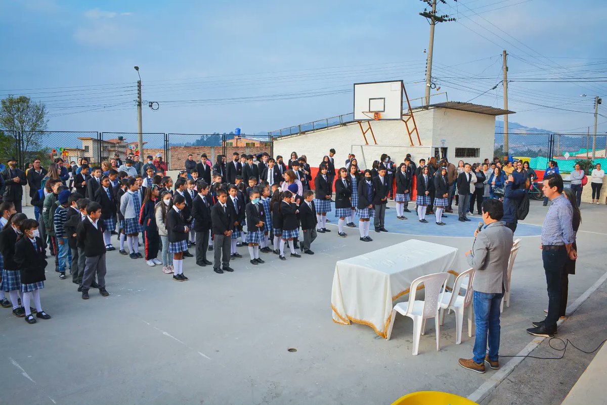 DavidOrteGomez's tweet photo. La importancia de entregar resultados para las #InstitucionesEducativas  de Duitama, es de suma importancia para una #EducaciónDeCalidad. Llegamos a renovar la infraestructura del colegio de la vereda de San Antonio Norte. https://t.co/vAgGkbMwBn
