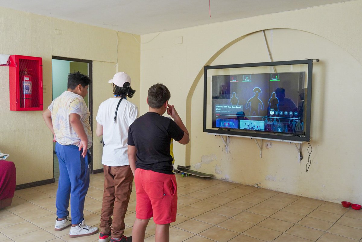 ccmch_'s tweet photo. 📸Con el objetivo de acercar las actividades desarrolladas en nuestros espacios y brindar contención emocional a través del aprendizaje de disciplinas artísticas; realizamos talleres de la Escuela de Verano en tres residencias de Mejor Niñez.
#ccmch #chillán #escueladeverano https://t.co/zXgwmfWOr6