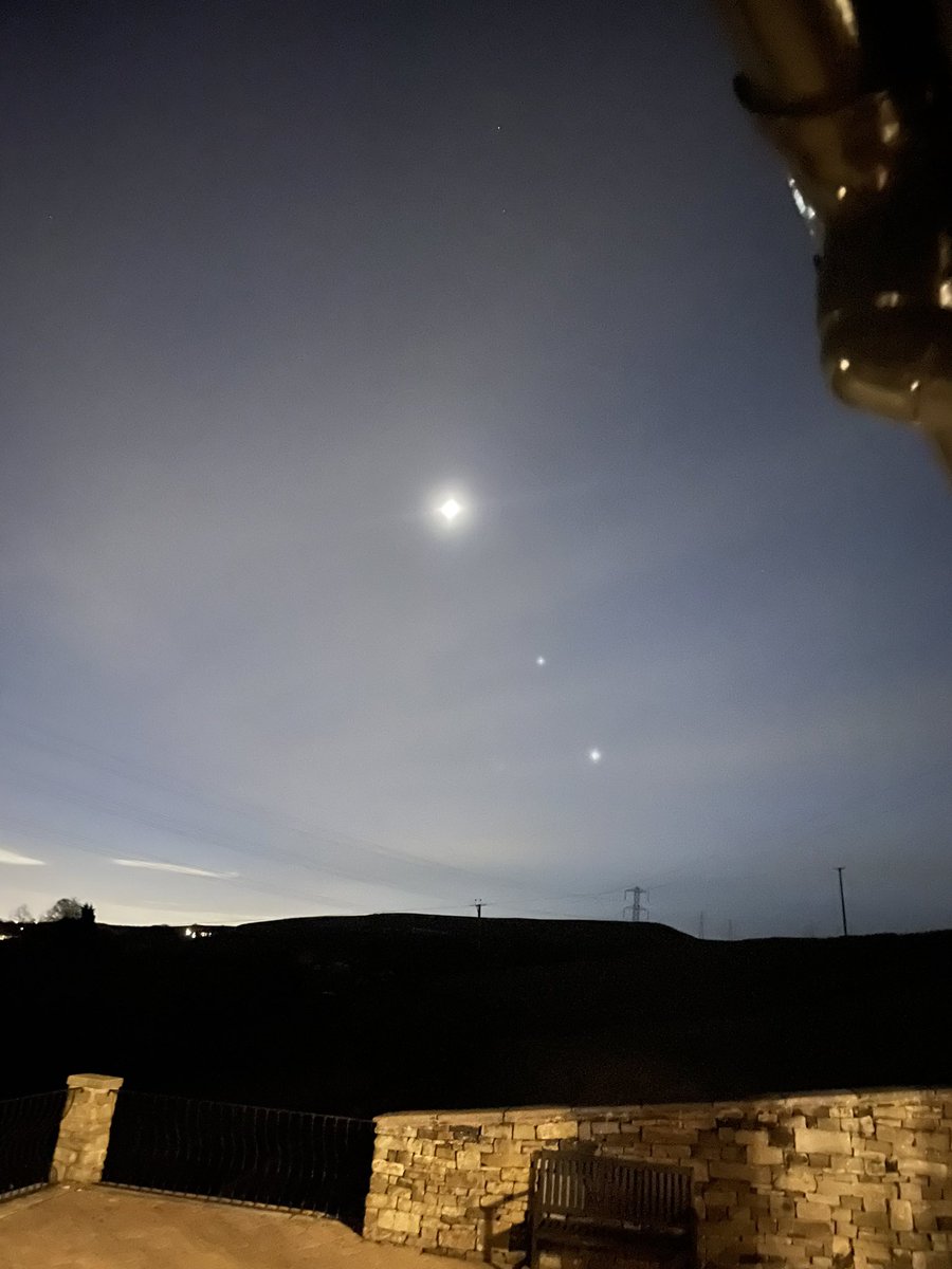 lindsay149's tweet photo. @metoffice Littleborough this evening ⭐️ https://t.co/djQRXu3vyu