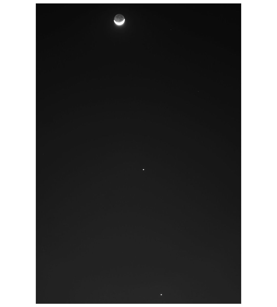 Rajesh__Jamaal's tweet photo. Moon... Jupiter.....Venus
आज़ शाम...... शहर के एक छोर से
#photojournalism #JupiterVenusMoon #the_stolen_camera #photography #photooftheday #one_photo_everyday #Jaipur #Photofebruary2023 #art #23Feb2023 #moon #Jupiter #Venus https://t.co/ExB3ux4pe2