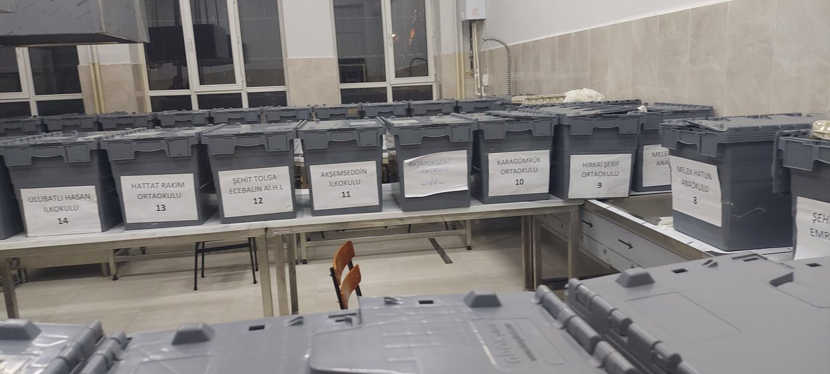 Ücretsiz Beslenme Desteği kapsamında ilçemizdeki 30 okula sunduğumuz kumanya paketleri Yiyecek İçecek Hizmetleri Alanı öğretmen ve öğrencilerimiz  tarafından özel ambalajlarında hazırlanarak okullarımıza gönderildi.
<a href="/mucipkina/">Mucip KINA</a> 
<a href="/istanbulilmem/">İstanbul İl Millî Eğitim Müdürlüğü</a> 
<a href="/FatihilceMEM/">Fatih İlçe Millî Eğitim Müdürlüğü</a>