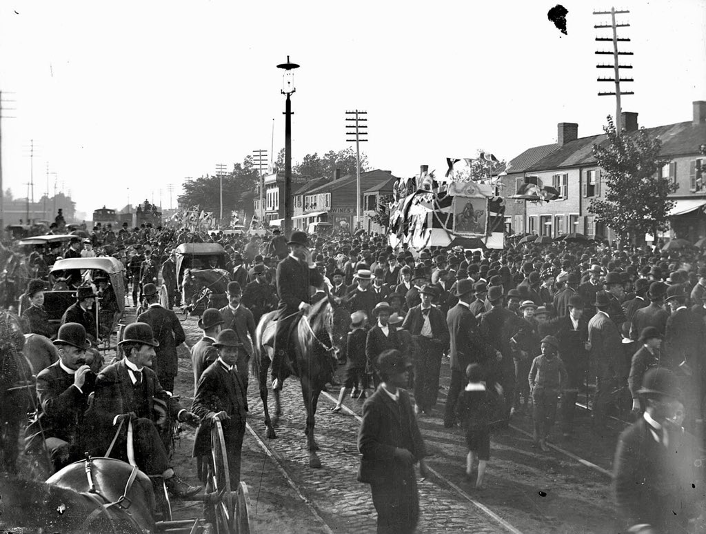 virginia-flaggers-on-twitter-crowds-of-people-on-broad-street-near