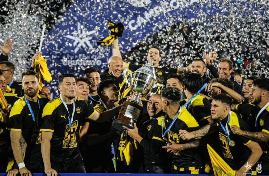 _MikuG17_'s tweet photo. Representando al país Uruguayo 🇺🇾:

Club Nacional de Fútbol de @ShineOffUwU 💙🤍

Club Atletico Peñarol de @_Azu_Sakuta_ 💛🖤

Defensor Sporting Club de @Pity_Comics 🤍💜

Wanderes, Sin Patrón 🤍🖤 https://t.co/8Jg61AGEeS