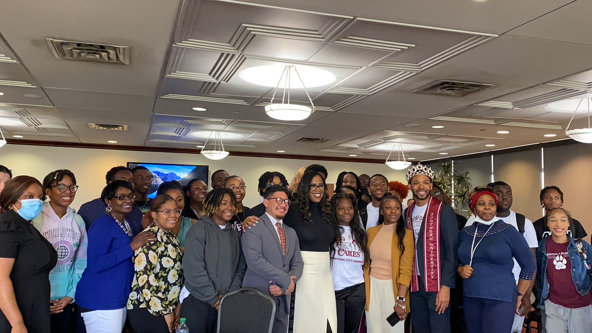 DonaNDavis's tweet photo. The room is empty now but Thasunda’s inspirational words filled the room as she dropped many gems of financial knowledge &amp; bringing your best self with the students of Texas Southern University. 

#careernetworking #studentinspiration #KTSU2NEWS https://t.co/YImSVdhZbN