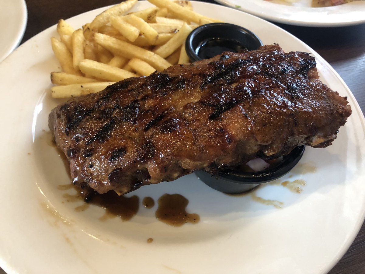 masatakano57's tweet photo. Almorzamos la comida Americana🇺🇸
休日のランチは久しぶりに『フライデーズ』へ行って来ました。
モフモフ姫はお留守番御免なさい🐶
#fridays_info #Fridays #quesadilla #spareribs #wacamole #almorzar #camaronfrito #pomerania #negrita https://t.co/NnxsGiIgUW