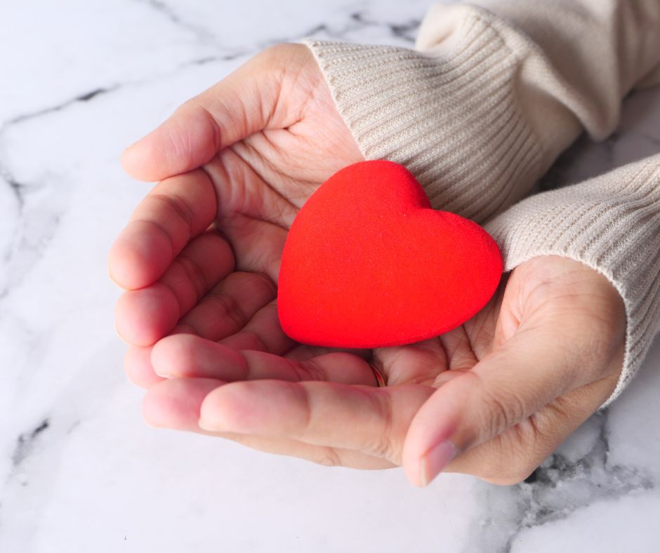 AzCHealthPlan's tweet photo. According to @AHAArizona, if you are called on to give CPR, you will most likely be trying to save a loved one because nearly 3 out of 4 cardiac arrests happen at home. Be the Beat for someone you love by learning to be a Heartsaver at https://t.co/xZhzM0bVAu. #PHXGoRed https://t.co/syAZRIx2SL