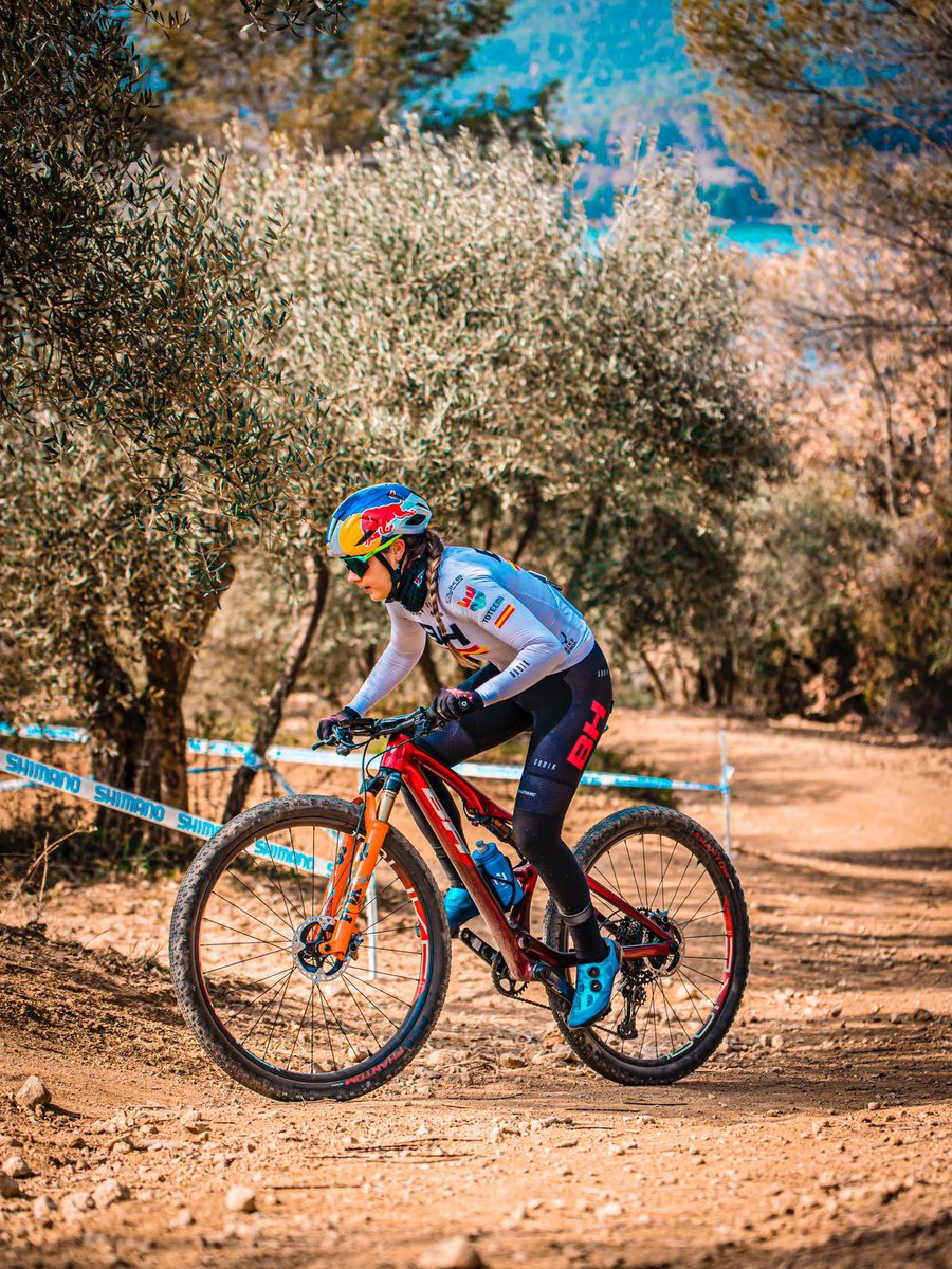 YA ESTA ESTAMOS TODO EL EQUIPO EN BANYOLES. Hoy entrenos libres. Mañana Short Track y el domingo XCO.