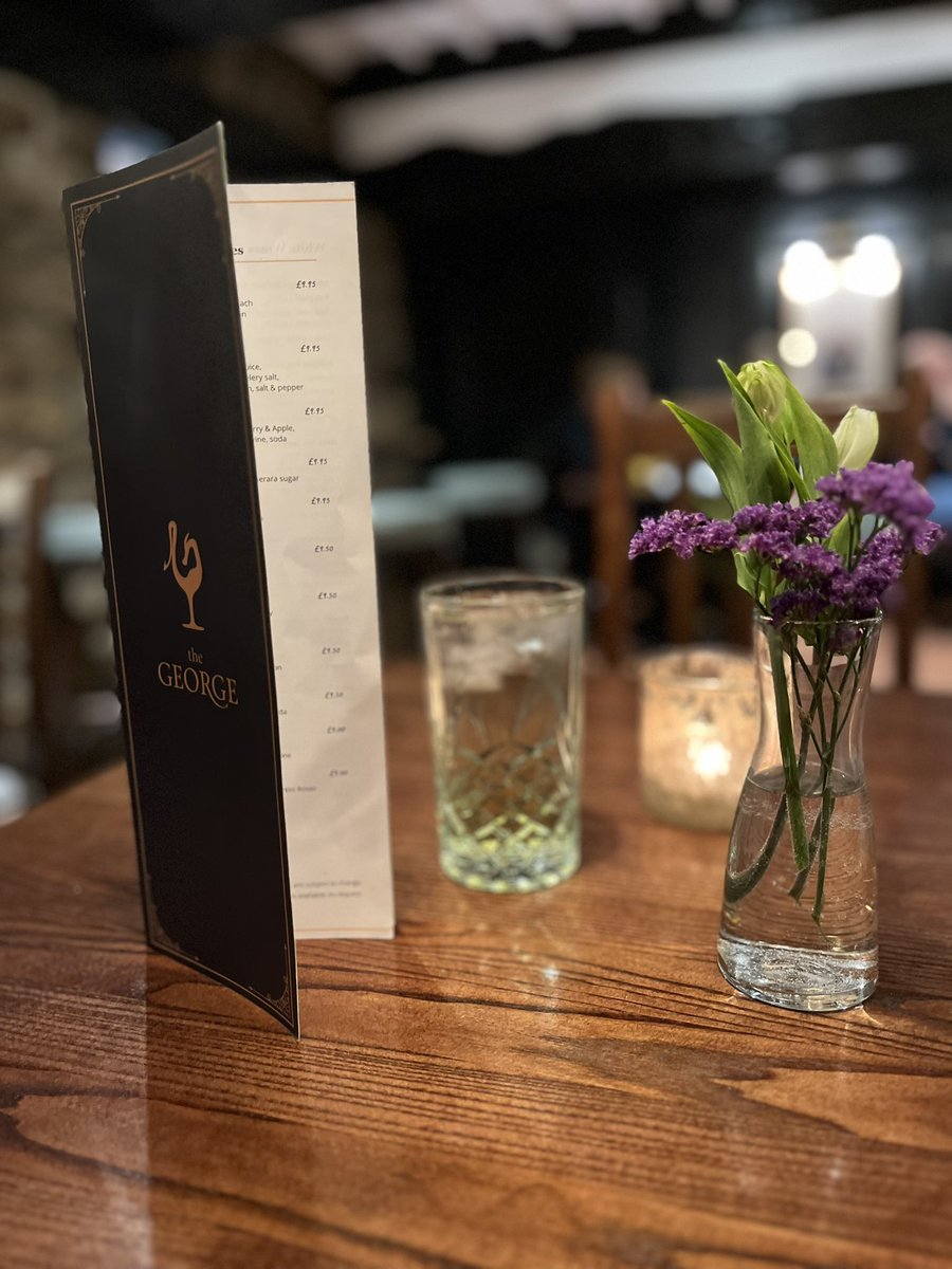 davidtstout's tweet photo. Well I should be just about to arrive at Old Trafford to watch @ManUtd vs @FCBarcelona however owing to a gearbox giving up I’m now sat in a pub in Hathersage waiting for @TheAA_UK Not quite the evening I’d planned #dateforone https://t.co/gnWnt1GFdN