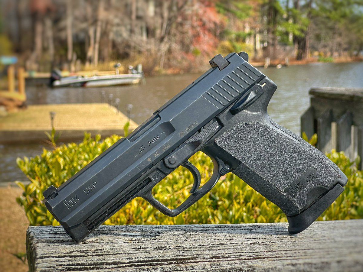 Mrgunsngear's tweet photo. I guess we’re on a Heckler & Koch USP kick lately…
USP45 on the Casting Dock wearing Trijicon HD sights and Talon grip tape 🔥
#45acp #usp #hecklerandkoch #hk #usp45 #trijicon #CastingDock https://t.co/JNh87frPjG