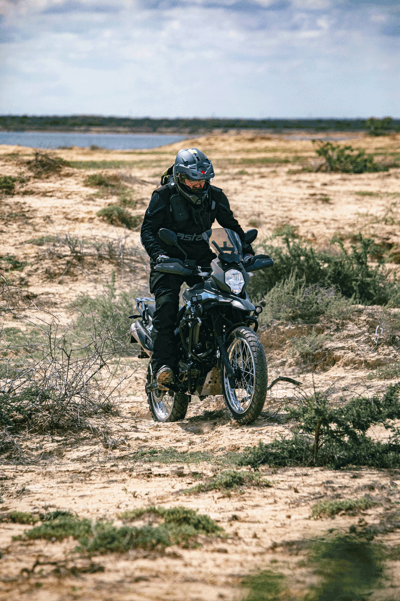 gwaro05's tweet photo. Cuando se trata de pasar de la carretera a la tierra con desempeño y seguridad, la #TTDUALSPORT #RALLYEDITION es la opción ideal. Es una moto para todos los terrenos, con todos los accesorios y lista para una aventura. No te queden sin la tuya https://t.co/cx8lWhNF9V