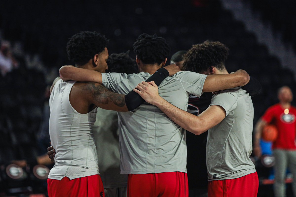 We want to thank the fans for the support so far this season❤️🖤Yall are what makes UGA so great

Now you can get more access to our team by joining our NIL Club. More content coming later for MEMBERS ONLY!

I'll reply to this tweet with the link