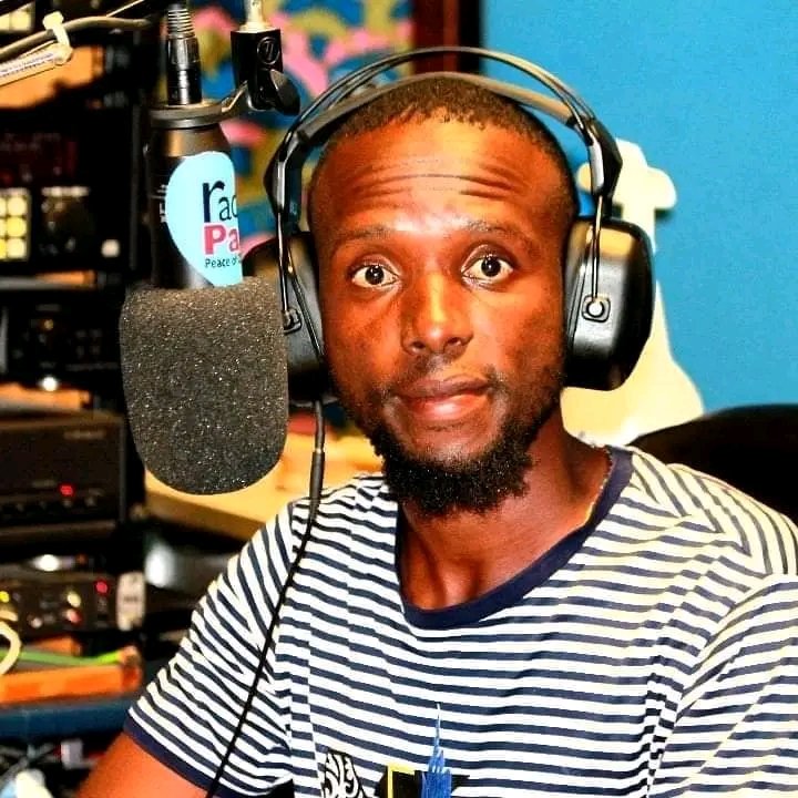 RadioPacisnews's tweet image. Old school all the way this evening with @Rock1Peter  on the #FriendlyConnection

📻:94.5FM/ Listen online: radiopacis.org