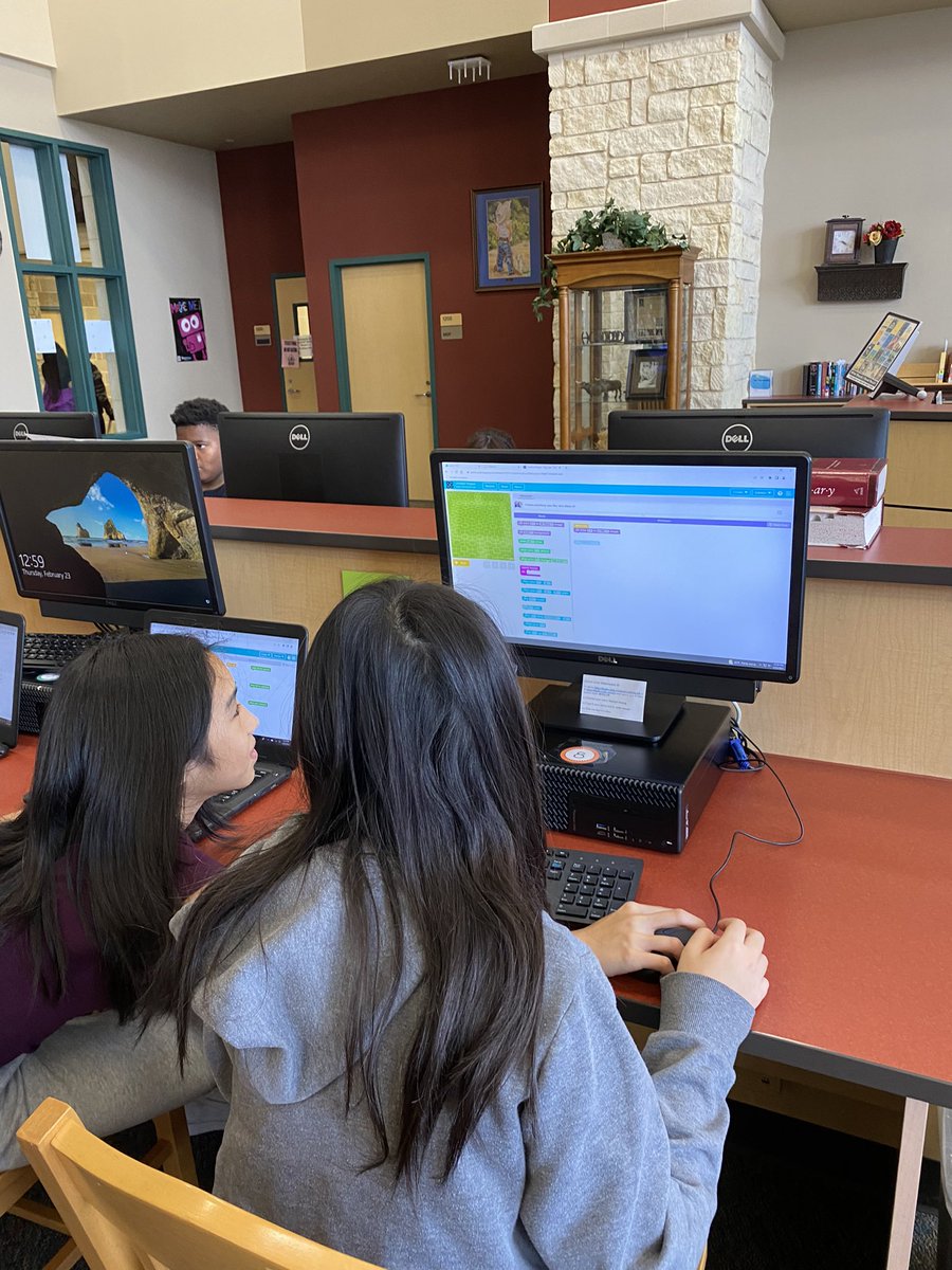 ARJH_Library's tweet photo. @RJHlonghorns Makerspace club exploring the game lab @codeorg https://t.co/9WMySyzCBY
