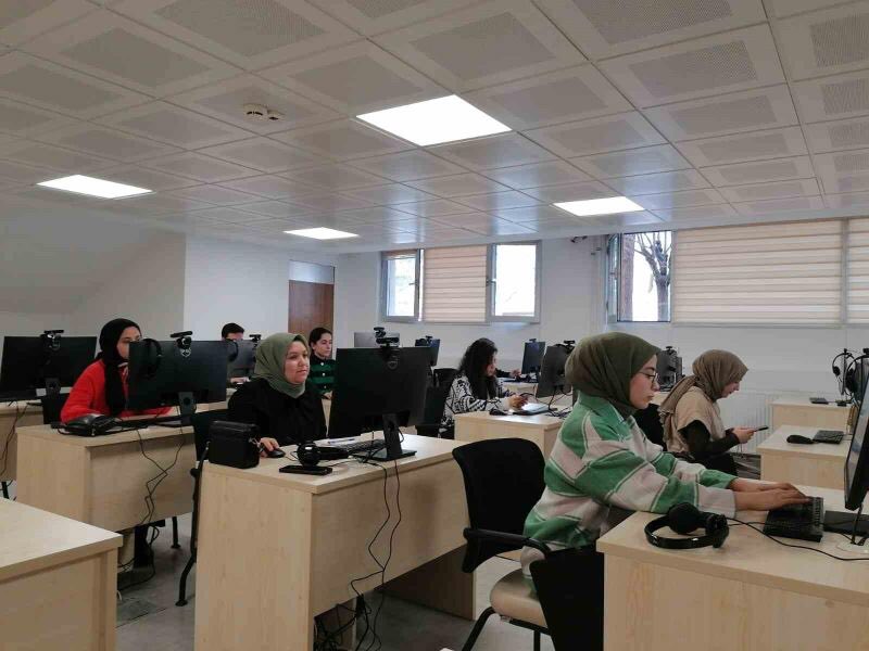 Merkez olarak oluşturduğumuz depremden etkilenen ve başvuruda bulunan Gazi Üniversitesi öğrencileri için ‘Psikososyal Destek Programı' açılışı, bugün saat 13.30 itibarı ile Merkez Müdürümüz yönetiminde başlamıştır. 
🔵Ayrıntılı Bilgi
sohmer.gazi.edu.tr
