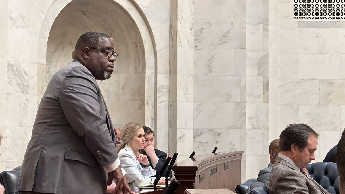 Senator Reginald Murdock (D-Marianna) questions Senator Jonathan Dismang (R-Beebe) during debate on #SB294. #arpx