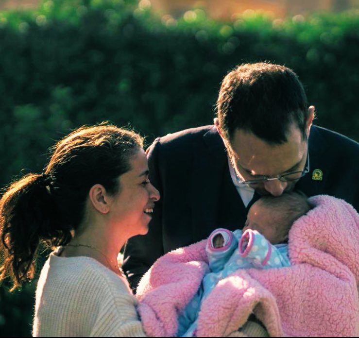 رحلت ولكنك لم ولن ترحل عني.. مر من الوقت ثلاثة اعوام ياعمري.. ظننت ان ابنتا قد تكون عوض في غيابك.. نعم انها انت .. ولكن ما من شيء عوض لحظة دونك.. انتظر تلك اللحظة التي نجتمع ثلاثتنا في مكان ما.. بحبك