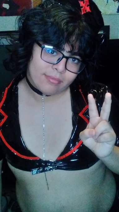 Finally have my Twitter back so here's a pic of me in some @moeflavor fit  Love how shiny it is! I feel<a href="/tag/cosplay"class="tags"><span>#cosplay</span></a><a href="/tag/chainsawman"class="tags"><span>#chainsawman</span></a><a href="/tag/kobeni"class="tags"><span>#kobeni</span></a><a href="/tag/kobenicosplay"class="tags"><span>#kobenicosplay</span></a>