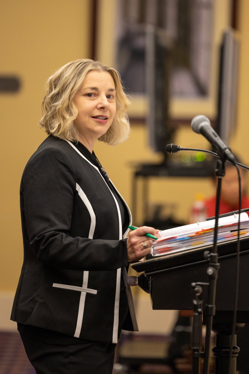 Ohio_OBM's tweet photo. “Businesses large and small are flocking to Ohio because they see what we see – Ohio is one of the best places to start and raise a family, to go to school, to find a job, and to live.” @OH_OBM_Director Murnieks #OHBudget #OhiosTime For more info, visit https://t.co/PnBgeP63ty https://t.co/mY2YR88UgH