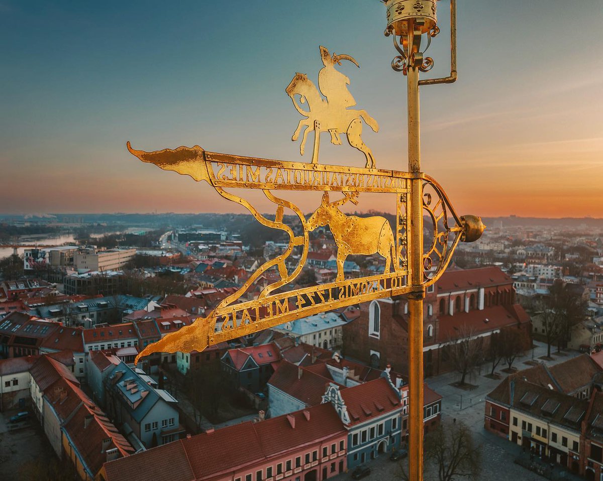 NejauNet's tweet photo. #Kaunas #Lithuania #Lietuva #dronas #Mavic3 #djimavic3 #kaunastic #kaunasaerial #mavic3zoom #mavic3tele #rotuse #kaunorotuse #weathervane https://t.co/xbHD6MvjUr