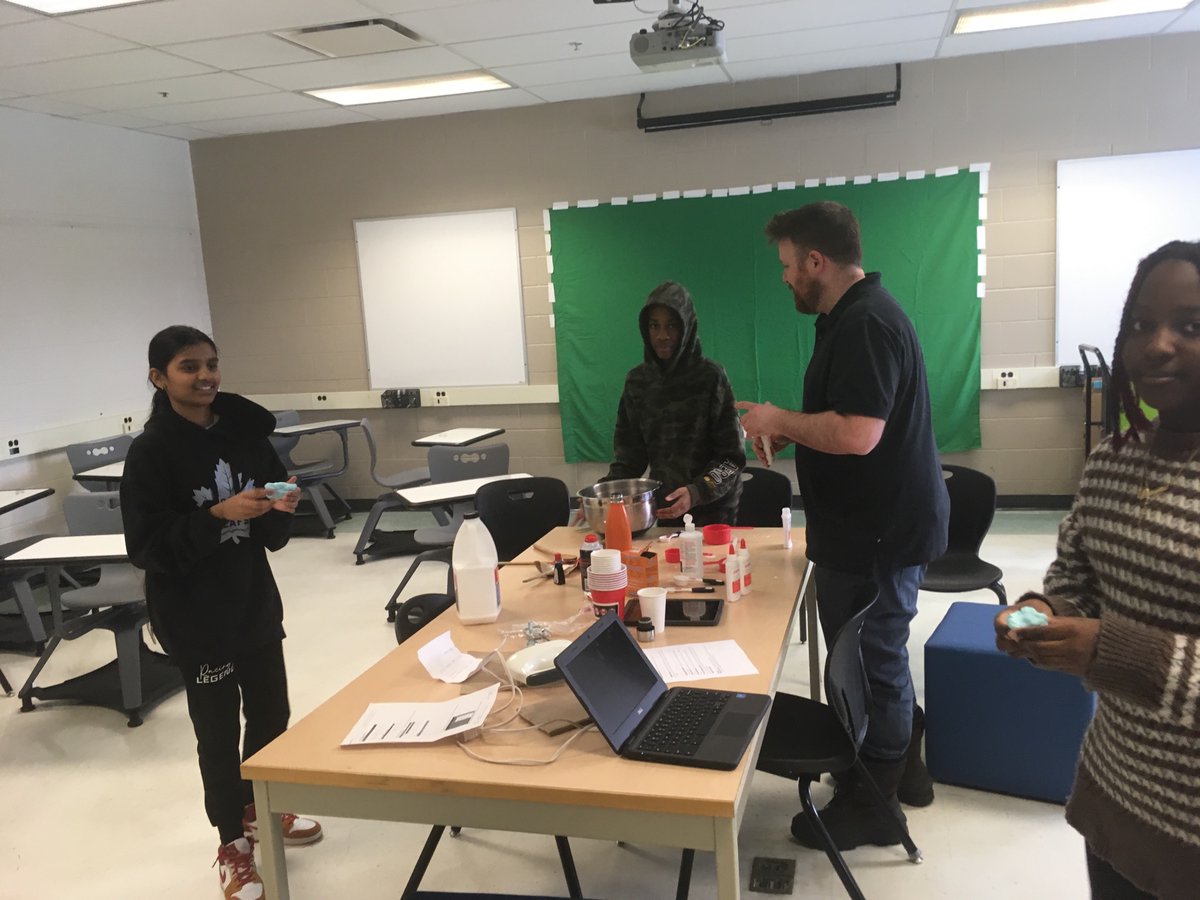 MsSirianni tweet media