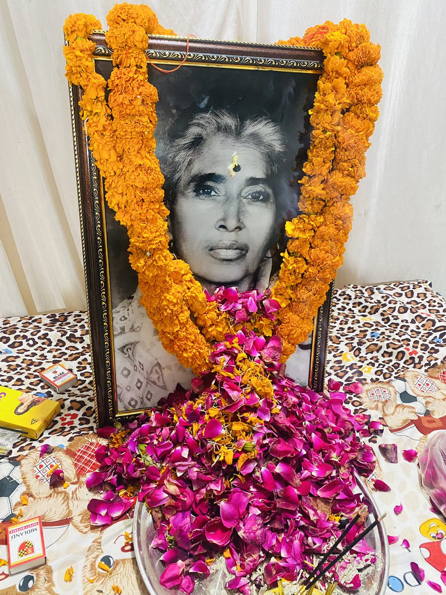 chitraaum's tweet photo. नानी का घर तो होगा,मगर अब मेरी नानी वहाँ नहीं मिलेगी. ईश्वर आपकी आत्मा को शांति दें और अपने श्री चरणों में स्थान 🙏🏻
#धर्मधारी_चौबे नानी बिहार के गोपालगंज की रहने वाली थीं. 15 साल की उम्र में कुशीनगर में शादी हुई थी. 82 की उम्र में #गोरखपुर से एक संपूर्ण जीवन जीने के बाद विराम. https://t.co/UkiqJI5G9L