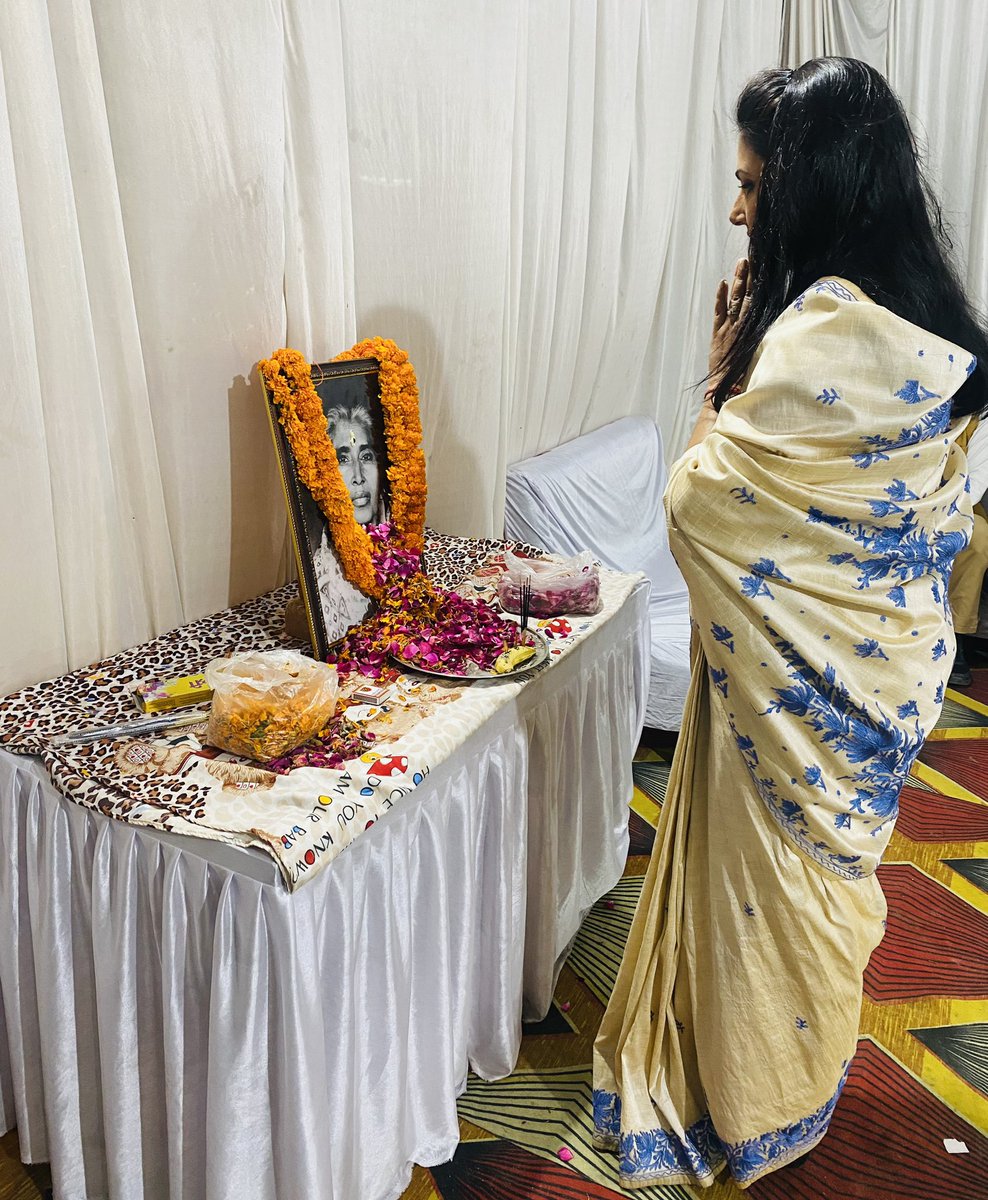 chitraaum's tweet photo. नानी का घर तो होगा,मगर अब मेरी नानी वहाँ नहीं मिलेगी. ईश्वर आपकी आत्मा को शांति दें और अपने श्री चरणों में स्थान 🙏🏻
#धर्मधारी_चौबे नानी बिहार के गोपालगंज की रहने वाली थीं. 15 साल की उम्र में कुशीनगर में शादी हुई थी. 82 की उम्र में #गोरखपुर से एक संपूर्ण जीवन जीने के बाद विराम. https://t.co/UkiqJI5G9L