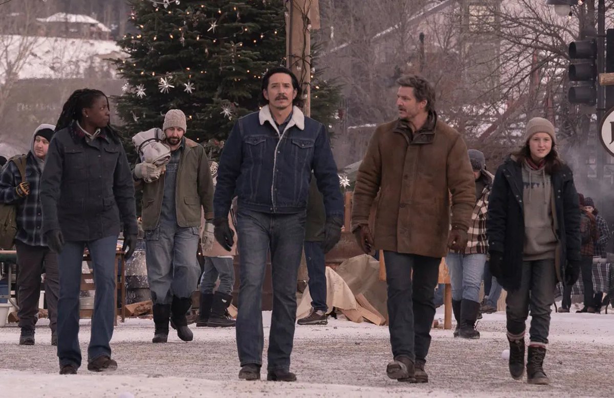 theserfstv's tweet image. Gotta love how the second most popular show in the history of HBO features both the greatest queer love story in television history and its most ideal looking society is communist