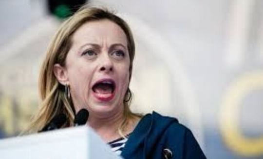 Come si chiama quando ti promettono di uscire dall'euro, fermare l'immigrazione clandestina, mettere in discussione trattati UE, poi, con il tuo voto in tasca e la poltrona sotto le chiappe, approvano felici quanto dettato da Paesi esteri?