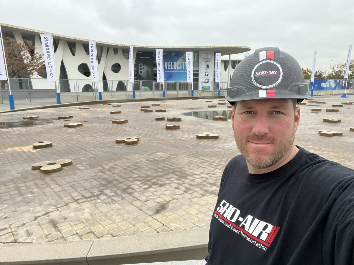 ShoAirIntl's tweet photo. Feels great to be back in Barcelona for Mobile World Congress 2023.  Always great seeing some old friends and partners.  Big thank you to all our US clients for their continued support!
#mwc2023 #barcelona #freightforwarding https://t.co/zRX3w2PzmH