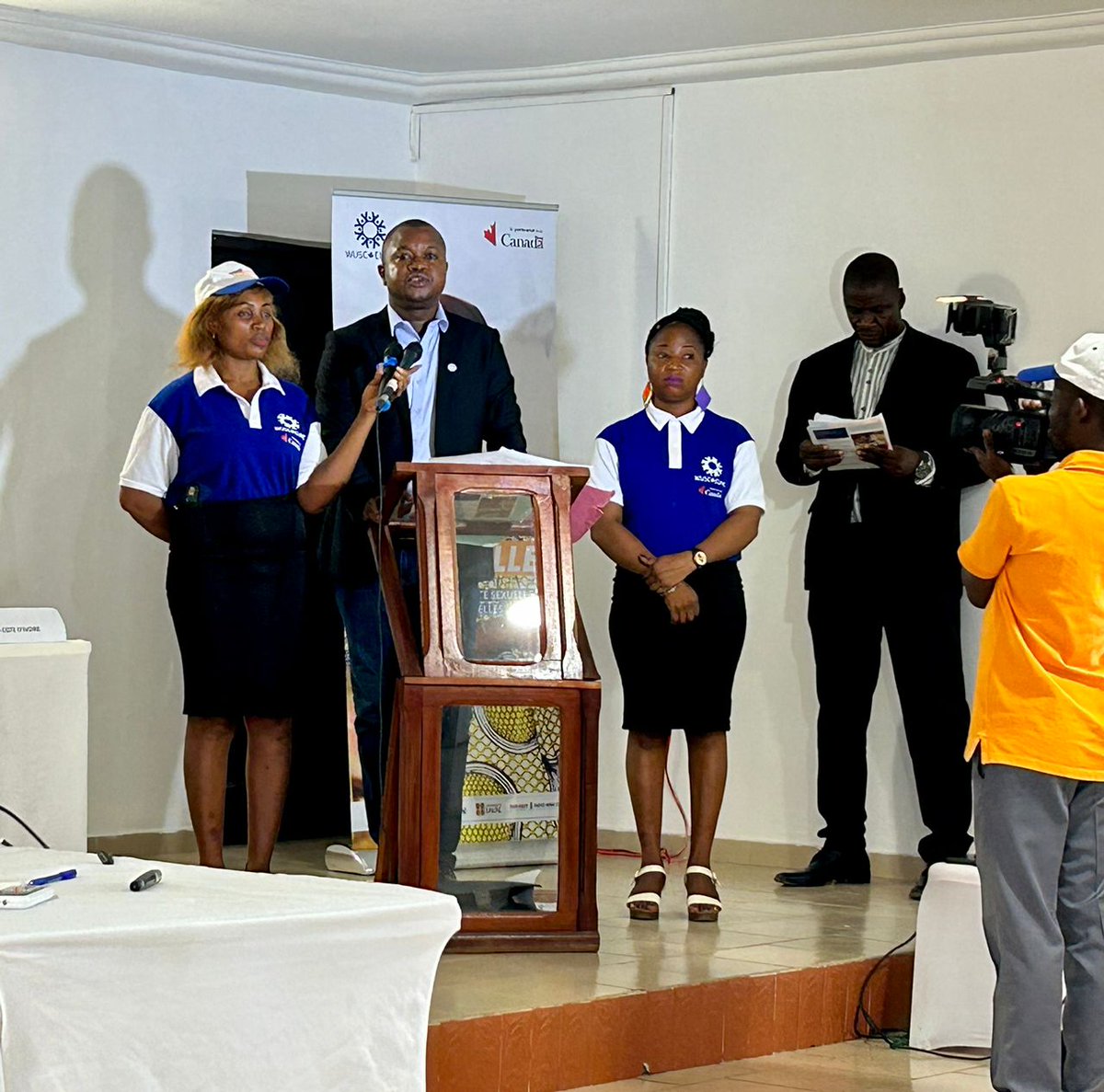 WorldUniService's tweet photo. Nous soutenons les jeunes femmes à prendre des décisions libres concernant leur santé, droits sexuels &amp; reproductifs grâce à une nouvelle initiative en Côte d'Ivoire. Merci @DevCanadapour votre engagement à faire progresser la SDSR! @AmbCanCI @DevCanada https://t.co/vPNNYjOE1N