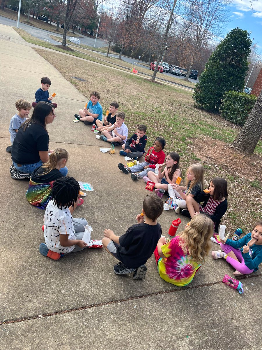 A perfect day for listening to a chapter of Magic Tree House while eating popsicles ☀️📖 #PocaPreK5