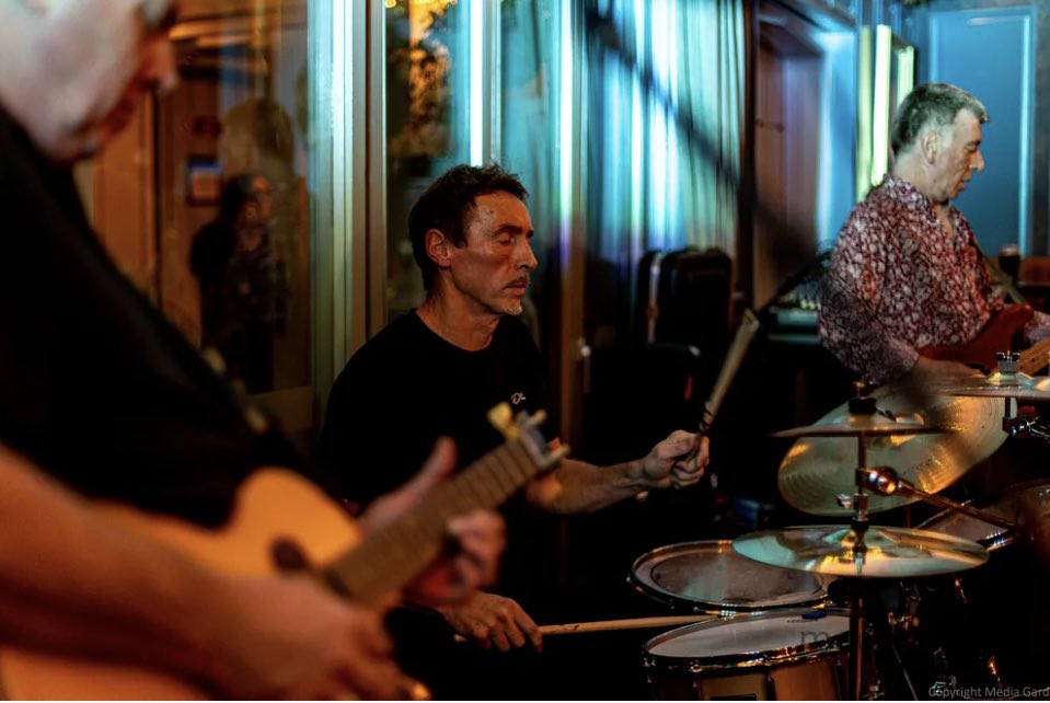 Did you know we play at Private Parties? Why not book us for your birthday, wedding, anniversary or just if you feel like having a party 😃 Email us at themoogieslive@gmail.com 🎶🎹🥁🎤🎸  (photo credit Joe Garde) #livemusic #dublin #rock #punk #70s #80s