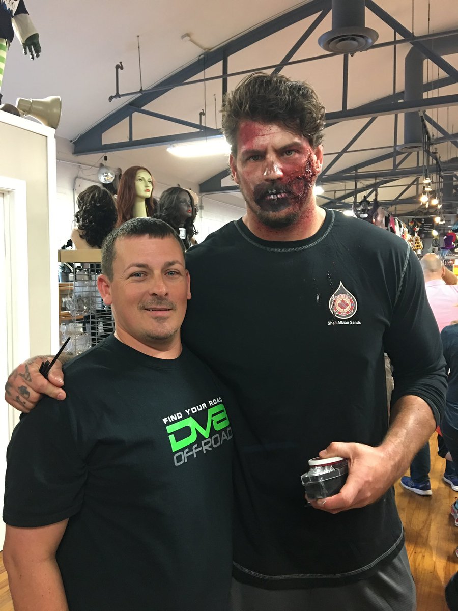 TitanFanatic1's tweet photo. Business is business but some players make an impact on us more than others do! Many blessings to you @TaylorLewan77 in whatever this life brings you and your family next!!! #AlwaysATitan #TitanUp #TennesseeTitans https://t.co/4vrZQQfsZt