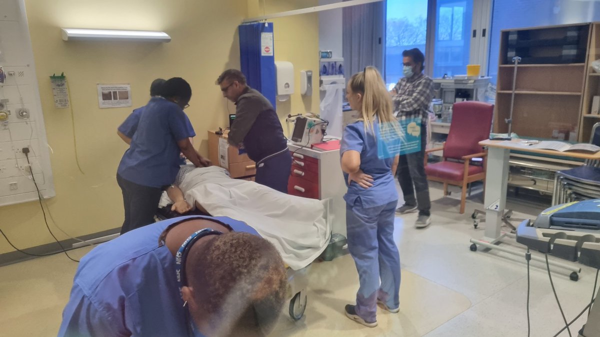 cazandal's tweet photo. Great afternoon of sim training for our ED doctors @ HRI, it was great to be back in the driving seat for a session. Plus I got a box my fav chocs for my Birthday from my amazing technician Lucas 😋 #SimTechsRock #SimulationRocks https://t.co/U5t0mDJfFf