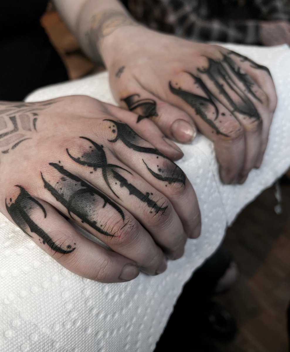 LAtelier171's tweet photo. Lettrage ''This is more'' par @MaxkrumbsTattoos

#tattooshop #tattoo #tatouage #lettrage #B&amp;G https://t.co/SZC40GwyXw