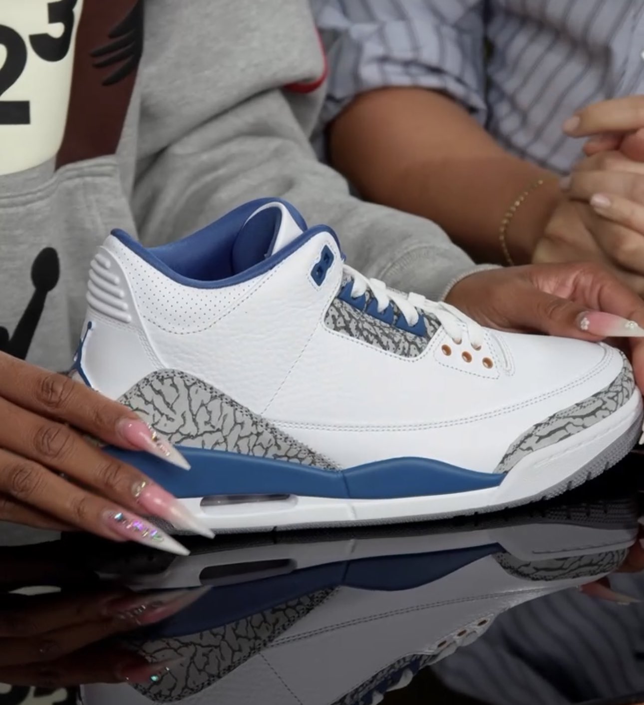 SNKR_TWITR on X: