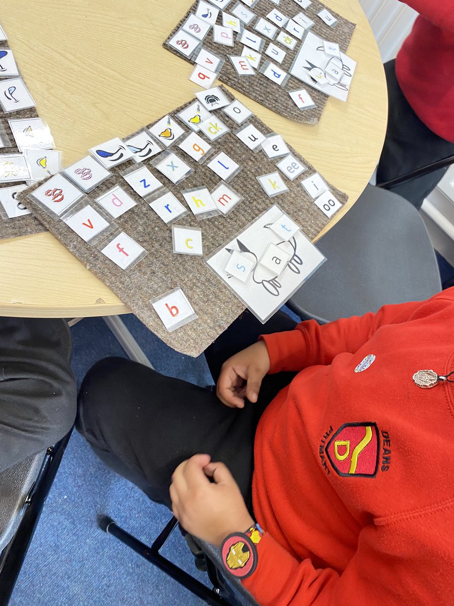 MrsMorrisonDPS's tweet photo. P1 are working hard to slide sounds together to make words. Keep up the great work!! https://t.co/fav6c4ldpb