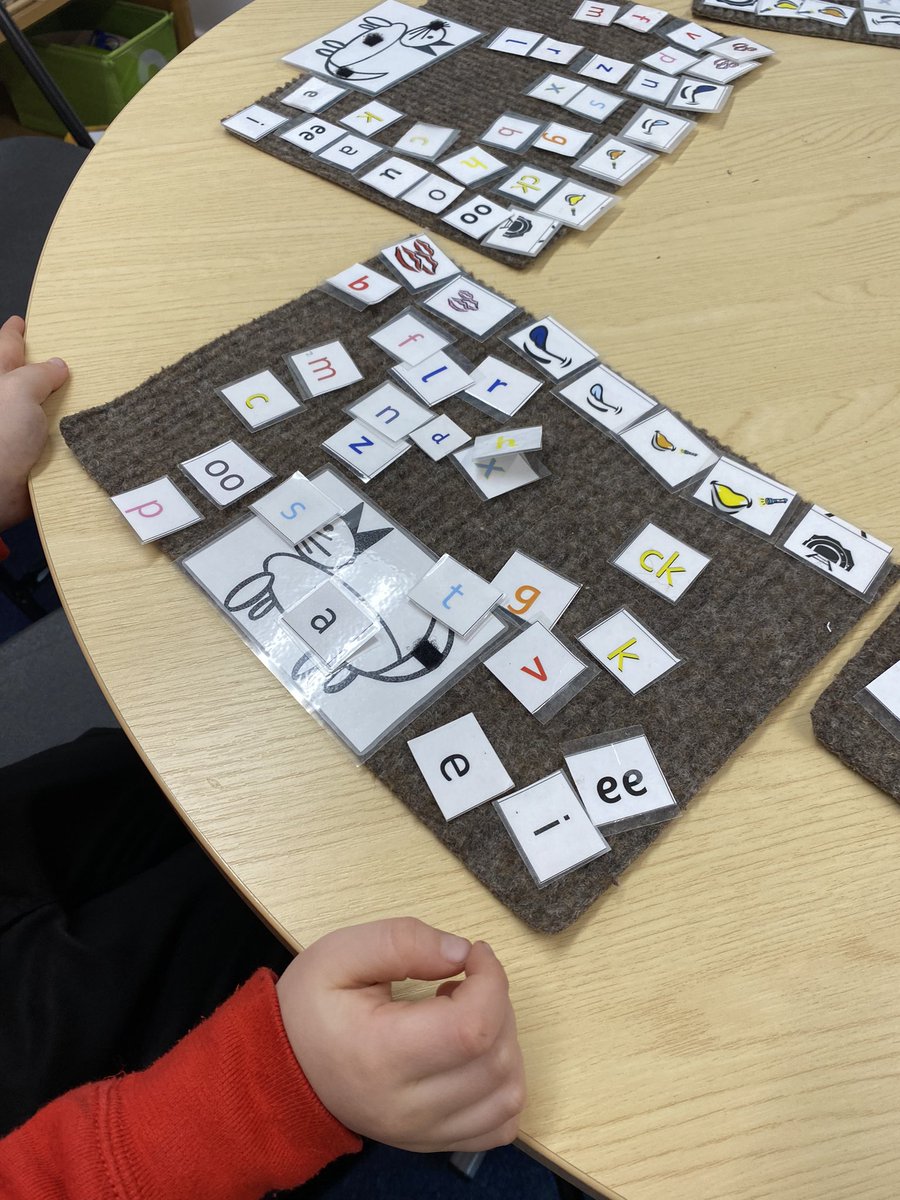 MrsMorrisonDPS's tweet photo. P1 are working hard to slide sounds together to make words. Keep up the great work!! https://t.co/fav6c4ldpb