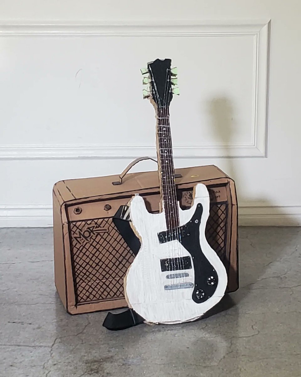 #ThrowbackThursday to when we filmed the music vid for "All the World" 😌🎀💫

Had so much fun with it thx to Scott <a href="/pancakemountain/">Pancake Mountain</a> who had the great idea of making cardboard instruments! I'm still really proud of how my guitar came out haha 😄 

#NewMusic #DIY #AlternativeRock