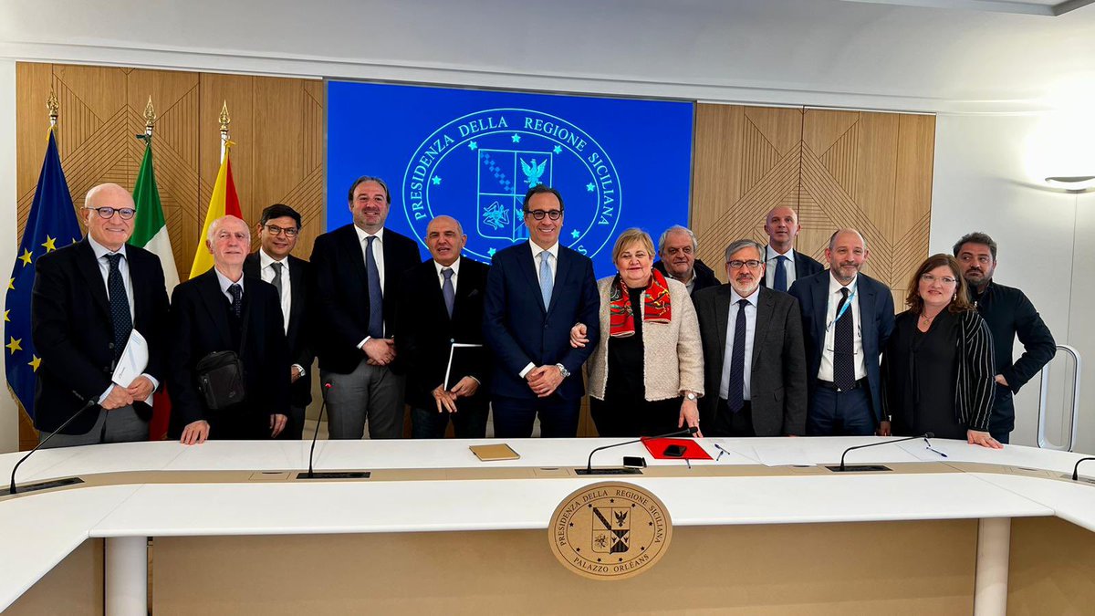 AlessandArico's tweet photo. Si è svolta oggi a Palazzo d'Orleans la prima riunione dell'Osservatorio regionale per il trasporto aereo voluto dal governatore @RenatoSchifani per monitorare il traffico aereo da e per la Sicilia e contrastare l'aumento esorbitante delle tariffe. https://t.co/LQbQ2YNfD5