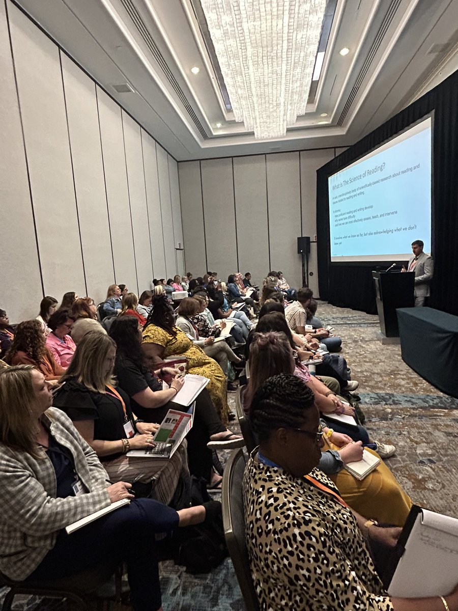 Amy Zagora tweet media