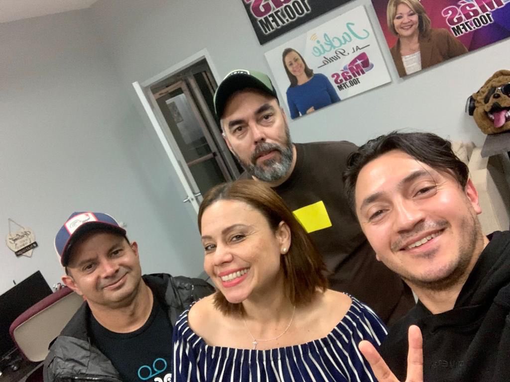 Artefactoband's tweet photo. Entrevista con @jackiealpunto @artefactoband La pasamos muy bien. Excelente charla #artefactoband https://t.co/dIu9V9rrnS