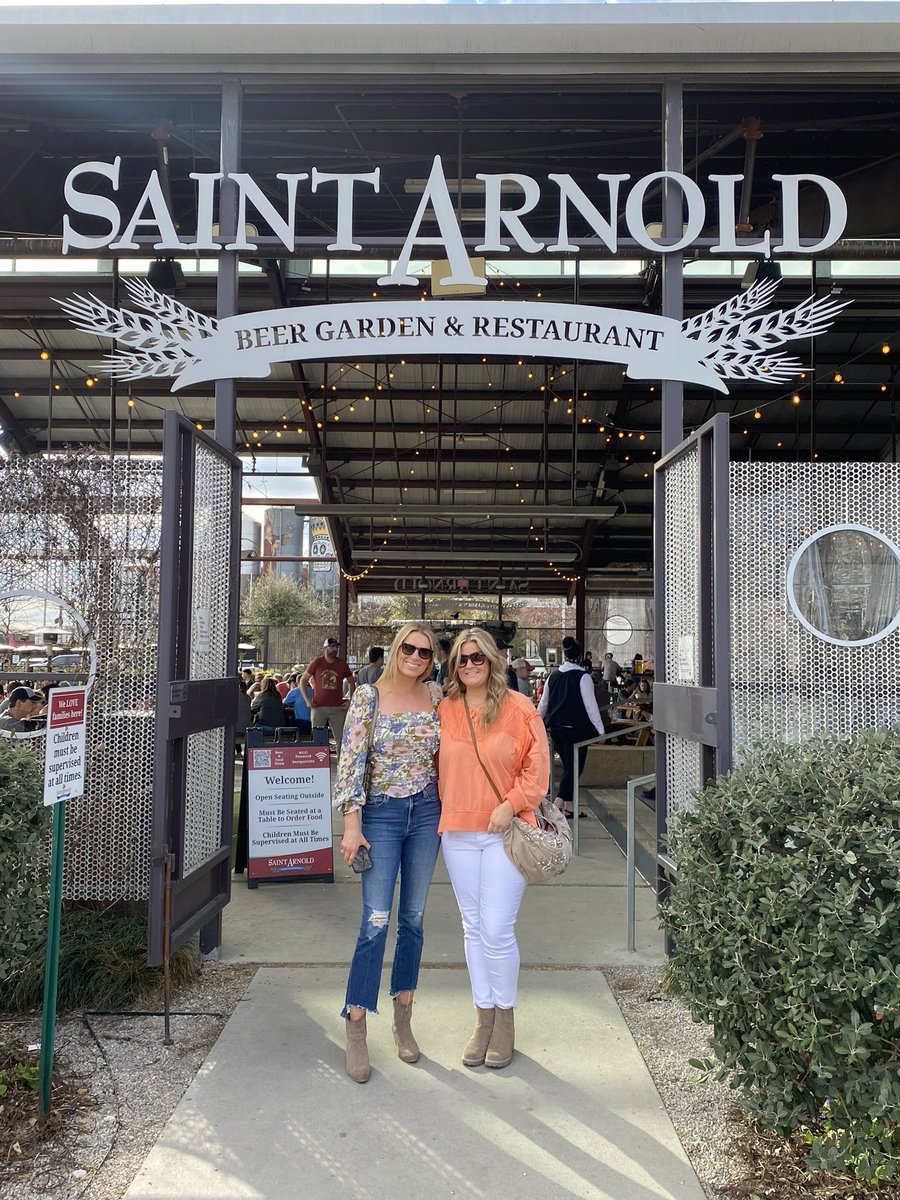 rwr8661's tweet image. What a great time these people had on Joyride Houston’s Brewery Tour! Book your tour today!! #exitrealty #exitlonestarrealty #onemarketsquaregarage #visithouston #joyridetours #murals #streetart #brewery #beer #astros #rockets #downtownfun #houston #texans #cityfun