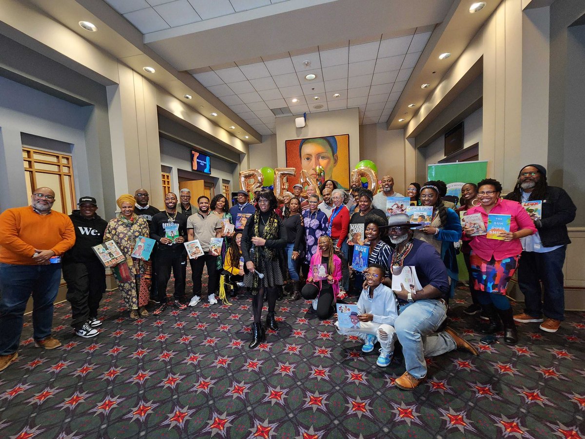 serendipitylit's tweet photo. Reminiscing on some of the joy filled moments from the African American Book Fair in Philly!
#SerendipityLit #VictoryStand #BHM #BlackBooks https://t.co/wgyyDQz4LE