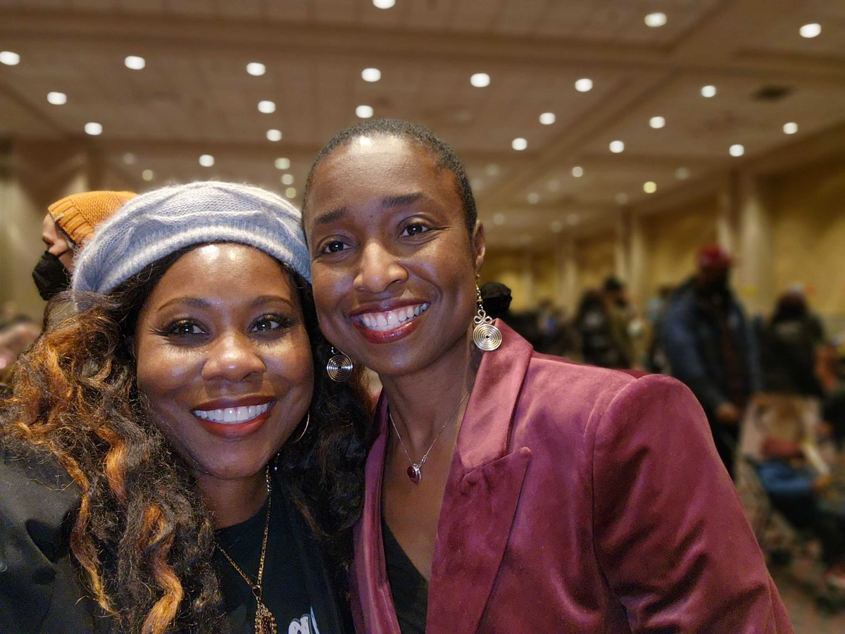 serendipitylit's tweet photo. Reminiscing on some of the joy filled moments from the African American Book Fair in Philly!
#SerendipityLit #VictoryStand #BHM #BlackBooks https://t.co/wgyyDQz4LE