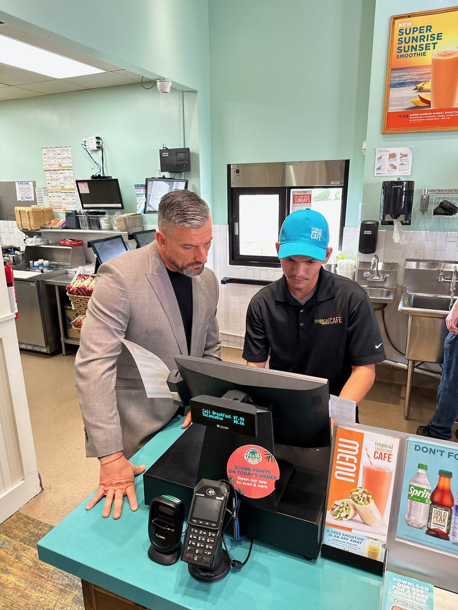 Franchising411's tweet photo. “We have about 15 customers that we have their orders ready to go at 6am before they even order them. We just know them…

“It’s not a hobby, it’s a lifestyle. I’m sticking with @TSmoothieCafe all the way.” #OpenforOpportunity https://t.co/BBPUpHsJiP