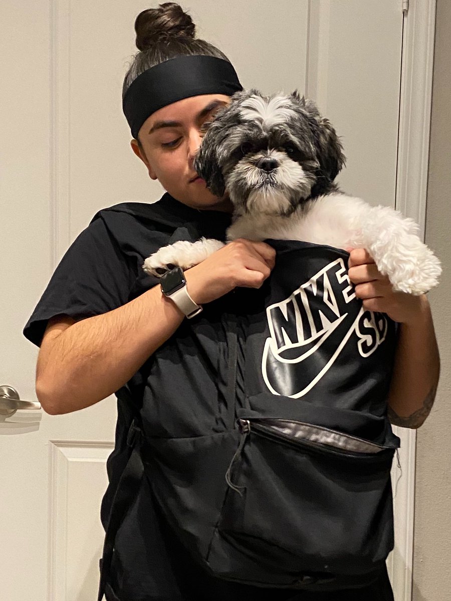 IAmVee_'s tweet photo. He doesn’t fuck with the backpack I guess lol https://t.co/ceOAZN8X6I